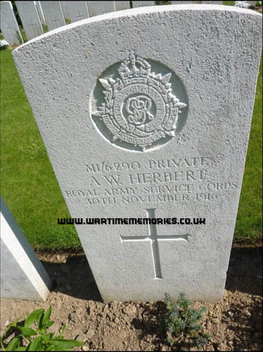 <p>Grave marker at Mesnil Communal Cemetery Extension