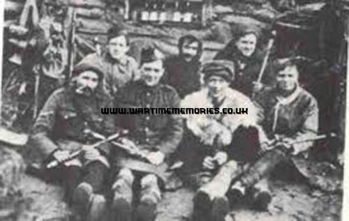 <p>Thomas Munro with his squaddies during 2nd Ypres, April 1915