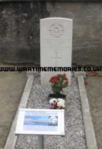 Grave of Flgt Sgt David M. Murphy at Montoir-de-Bretagne