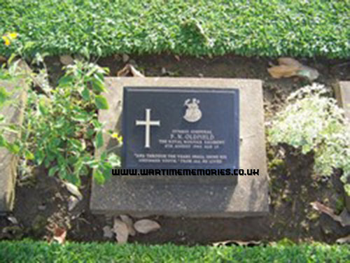 261940_Frank Newland Oldfield_his grave at Kanachanaburi.