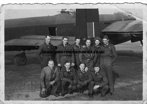 Maxey Coates, crew and ground crew, 106 Squadron